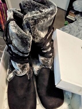 Wanted Faux Fur Trim Wedge Boots in Black & Gray